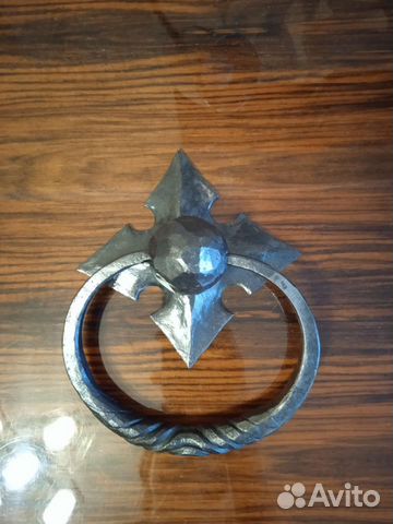 Кованая дверная ручка