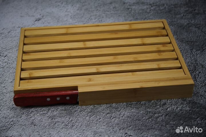 Доска для нарезки хлеба без крошек с ножом