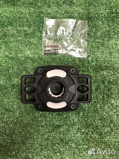 Крепление на жесткий борт лодки