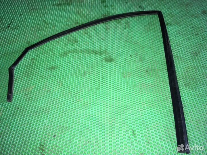 Уплотнительная резинка задняя левая Hyundai