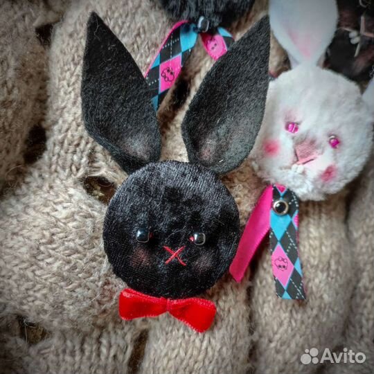 Брошь Кролик