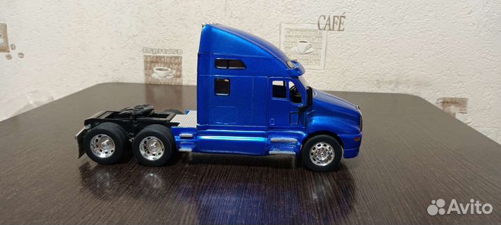 Модель Kenworth T2000. 1/32