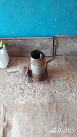 Качок с поршнем