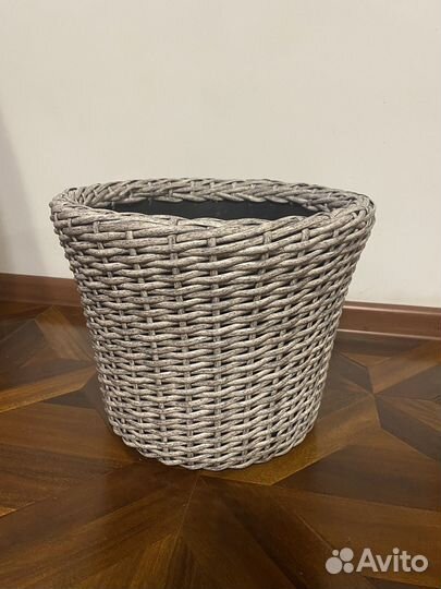 Кашпо для цветов из ротанга