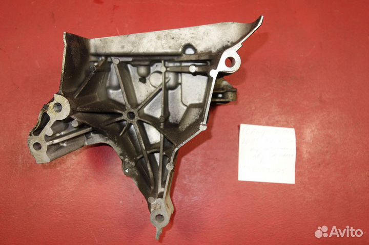 Кронштейн крышка двигателя правая 1.2 октавия а7