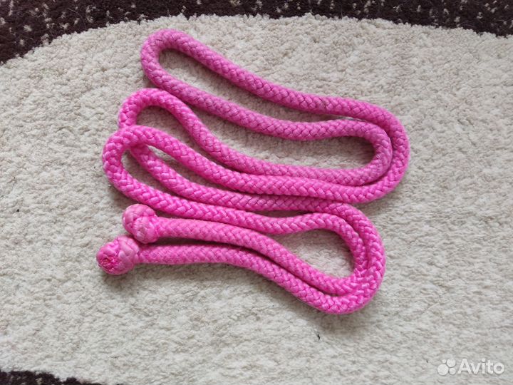 Гимнастическая скакалка