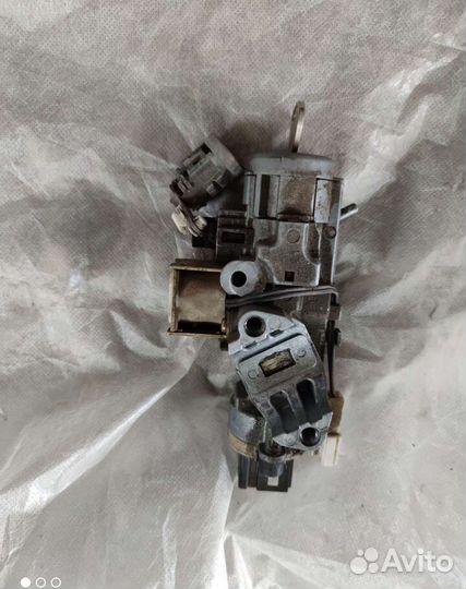 Замок зажигания Mazda Premacy 2000 год