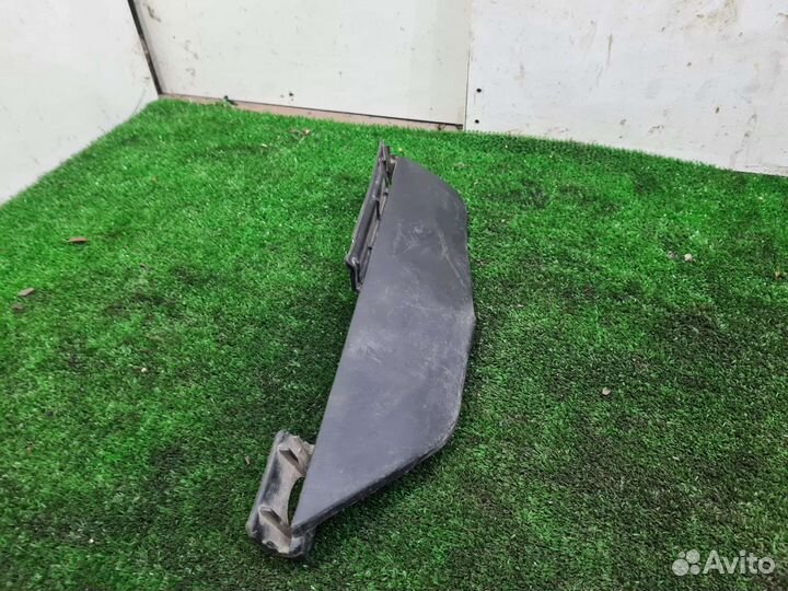 Спойлер бампера передний левый Toyota Land Cruiser