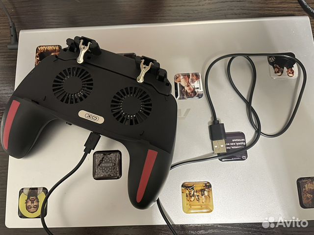 Игровой геймпад для смартфона c охлаждением