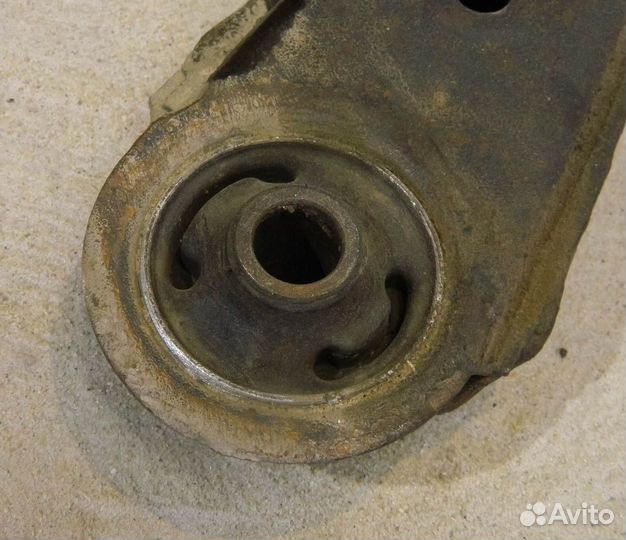 Рычаг передний левый VW Passat B3