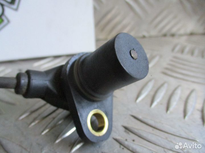 Датчик положения коленвала Volkswagen Caddy 3 1.6