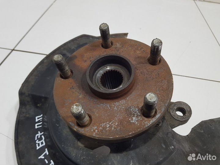 Кулак поворотный передний правый