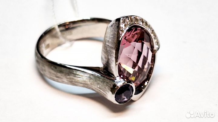 Золотое кольцо с бриллиантом 0р