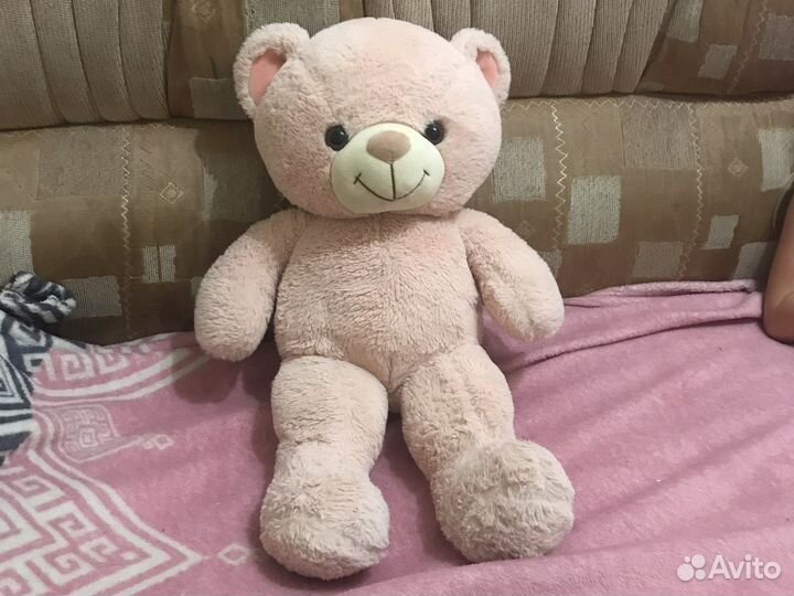 Средний плюшевый мишка розового цвета