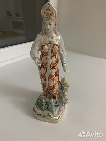 Статуэтка фарфор