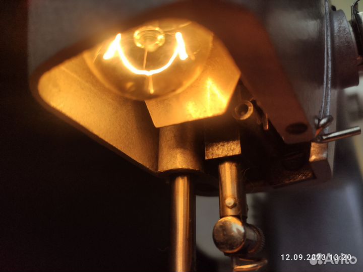 Швейная машинка чайка 142