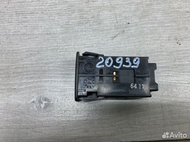 Кнопка обогрева сидений Suzuki Sx4 хэтчбек D19AA