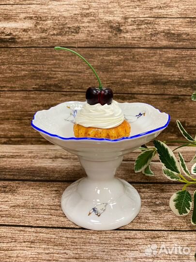 Салатник круглый на ножке 