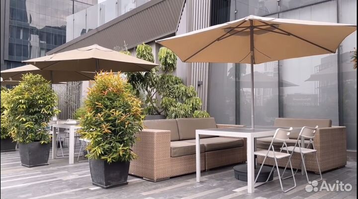 Зонт летний для уличного кафе, стойка сбоку