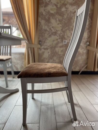 Стол обеденный и стулья