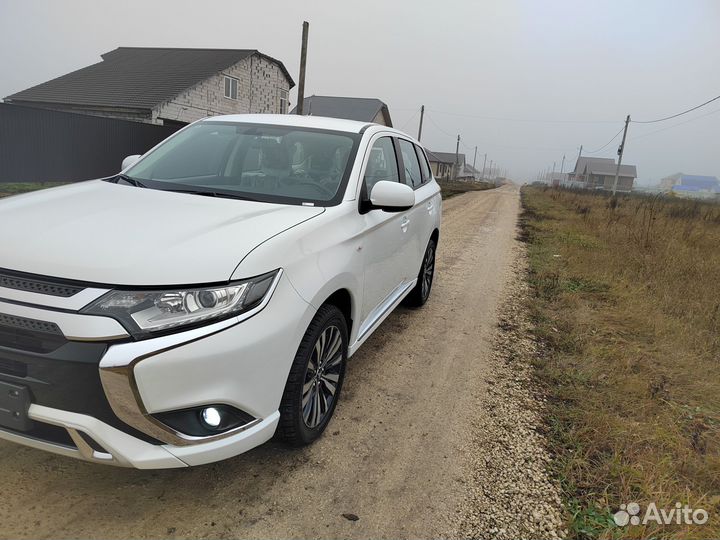 Mitsubishi Outlander 2.0 CVT, 2022, 2 500 км