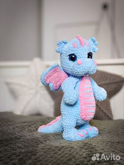 Вязаный дракончик символ 2024 года ручная работа