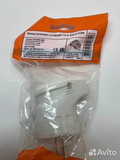 Вилка угловая с/з белая 16А 250В TDM