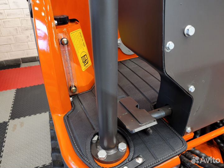 Мини-экскаватор Quadtrac E12, 2022