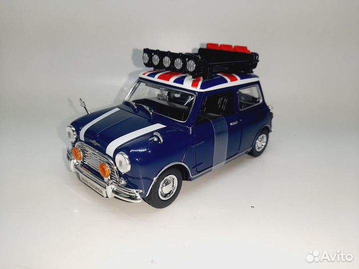 1961-1967 Rover Morris Mini Cooper (MotorMax 1:18)