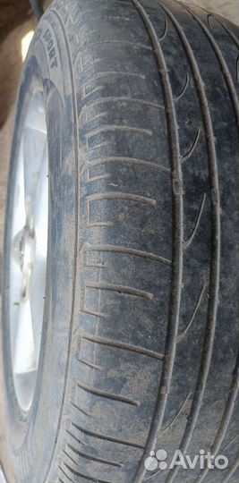 Bridgestone Dueler H/P Sport 215/65 R16