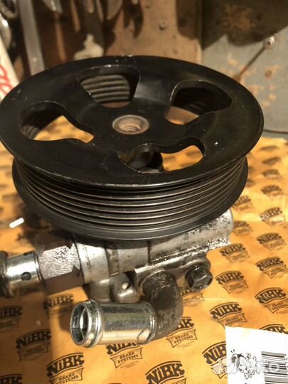 Насос Гура на Тойота мотор 1AZ 2AZ