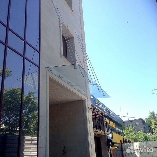 Козырек над дверью