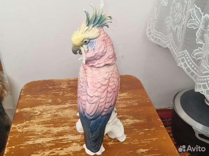 Статуэтка фарфор