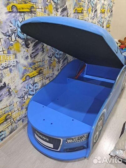 Детская кровать машина