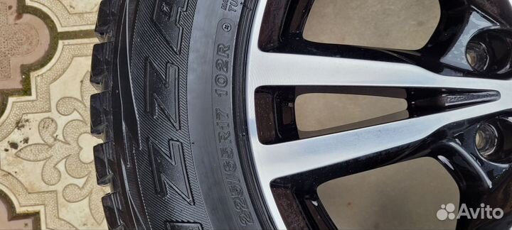 Bridgestone Blizzak DM-V1 225/65 R17