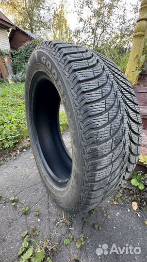 Goodyear UltraGrip Ice+ 215/55 R17 94
