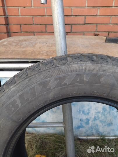 Bridgestone Blizzak DM-V2 225/65 R17