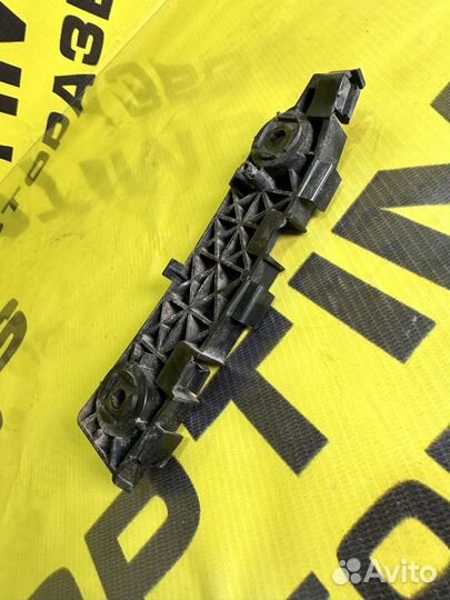 Кронштейн переднего бампера правый Lifan X60