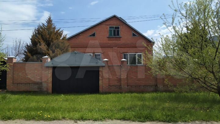 Дом 800 м² на участке 100 сот.