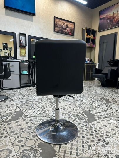 Стул для мастера маникюра