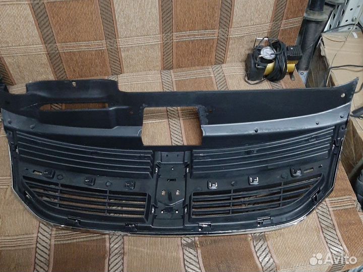 Решетка радиатора dodge Джорно 2008г