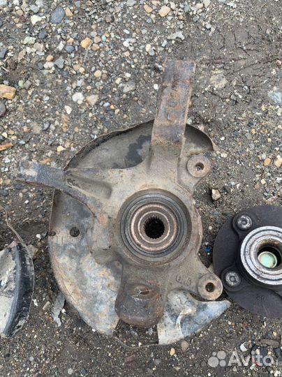 Поворотные кулаки Nissan Almera N15