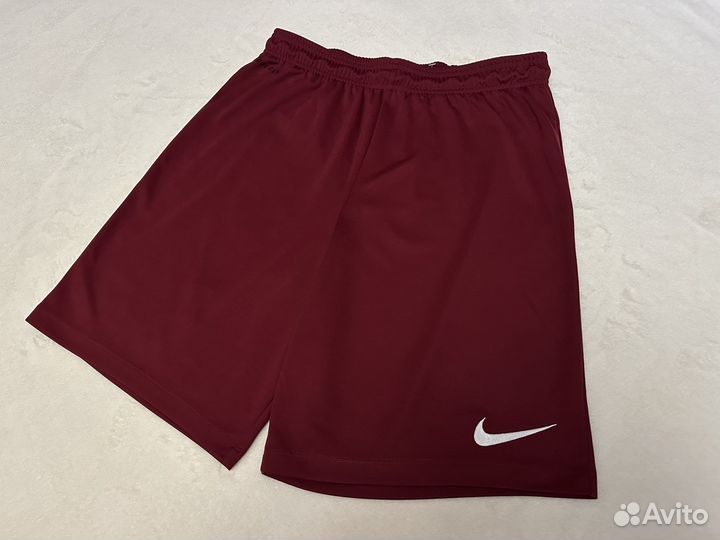 Спортивные шорты Nike (L)