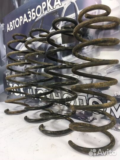 Задняя пружина VolksWagen Golf 3