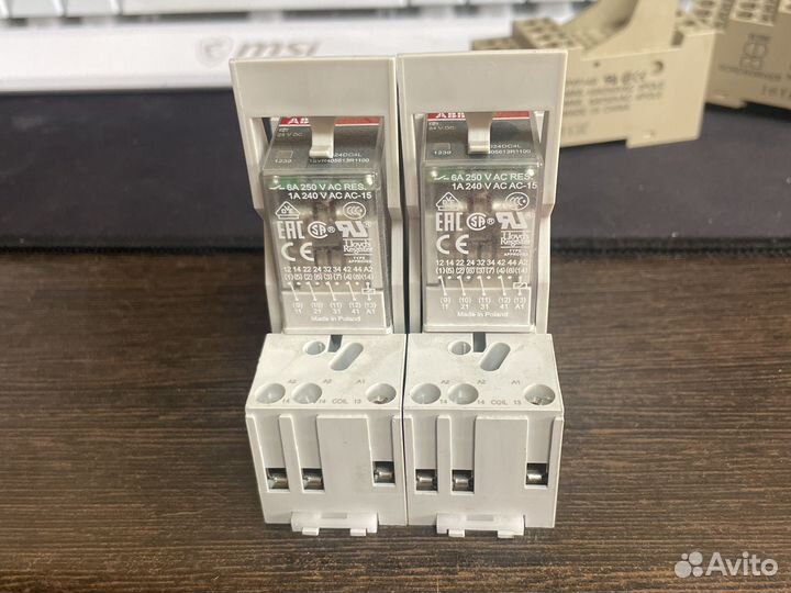 Реле 1svr405651r3100 с цоколем 1svr405613r1100