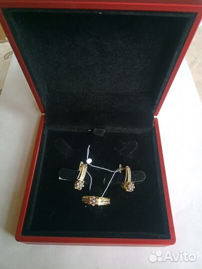 Золотые серьги и кольцо с бриллиантами
