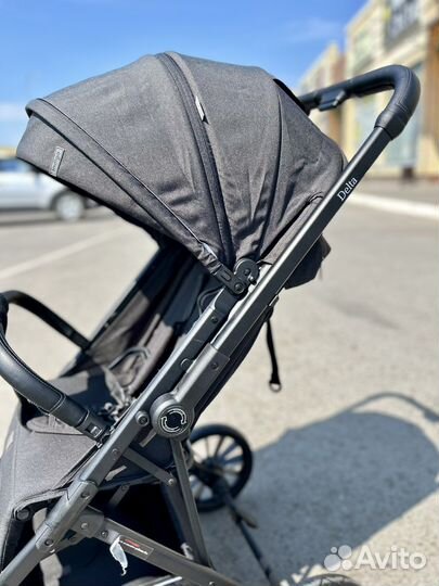 Коляска с перекидной ручкой черная