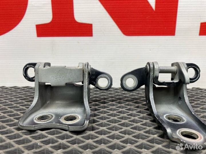 Петли двери передние левые Honda Cr-V4 RM