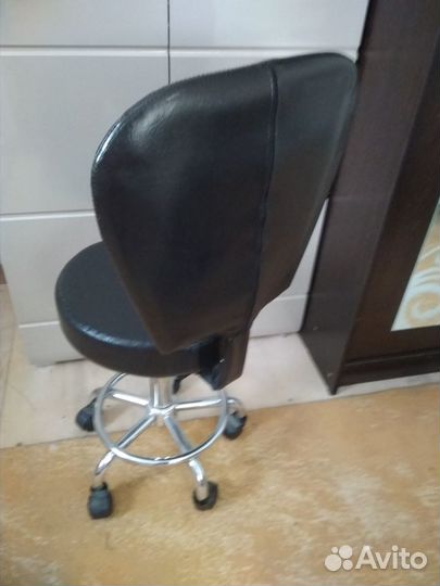 Кресло мастера маникюра