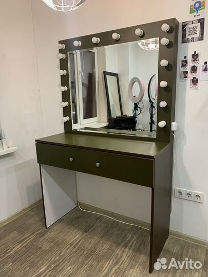 Гримерный стол с лампочками с зеркалом с ящиком